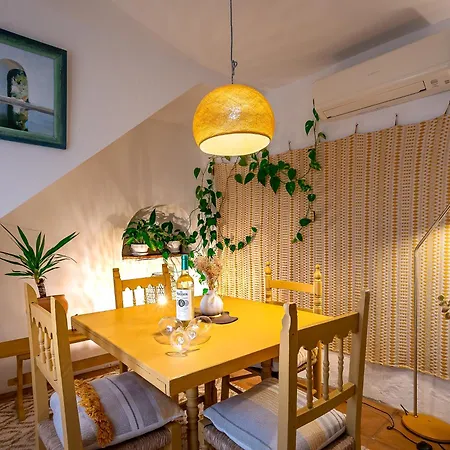 Romantic Garden Apartment